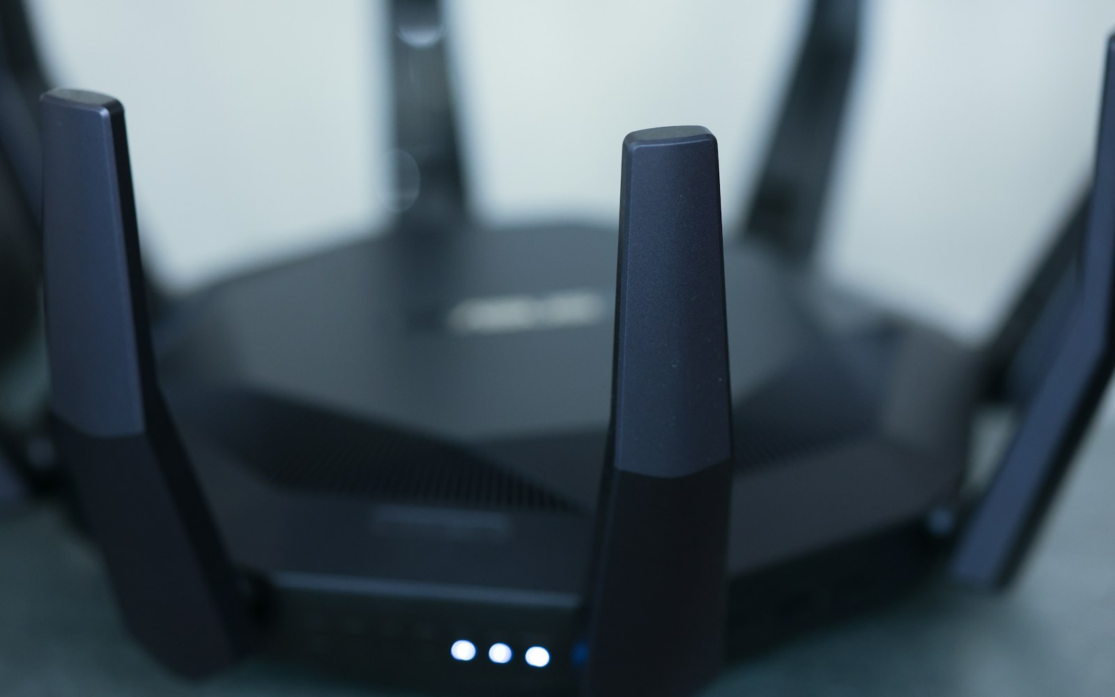 Wireless router equipment with illuminated connection indicators